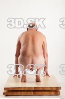 Kneeling pose of nude Ed 0005